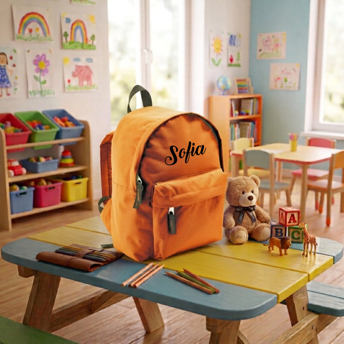 oranzovy ruksak mockup